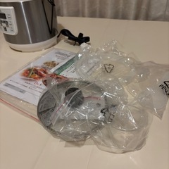 D&Sマイコン電気圧力鍋 2.5L　シルバー　レッド　ほったらかしで一品完成　予約タイマー　保温機能　炊飯　圧力鍋　簡単の画像