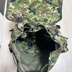 【本物】【美品】自衛隊PX品　椅子付きリュック　迷彩の画像