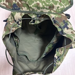【本物】【美品】自衛隊PX品　椅子付きリュック　迷彩の画像