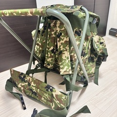 【本物】【美品】自衛隊PX品　椅子付きリュック　迷彩の画像
