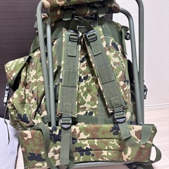 【本物】【美品】自衛隊PX品　椅子付きリュック　迷彩の画像