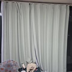 緑色のカーテン(レースカーテン含め)