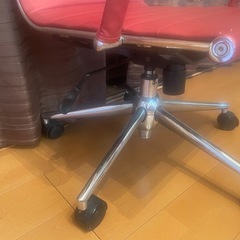 【取引中】ワイン色のオシャレなアルミナルチェアの画像