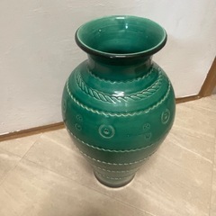 緑の花瓶の画像