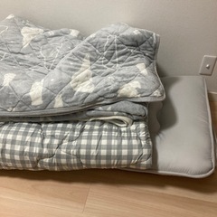 ニトリ　セミダブルの布団+毛布上下+シーツ