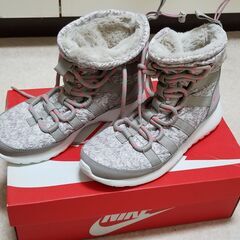 ナイキ　Nike　ローシラン　HI　スニカーブーツ　24cm　女...