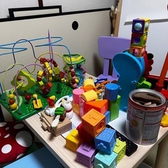 おもちゃ　と　抱っこ紐Ergoの画像