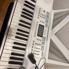 電子キーボード　ホワイト　白　鍵盤　ピアノ　の画像