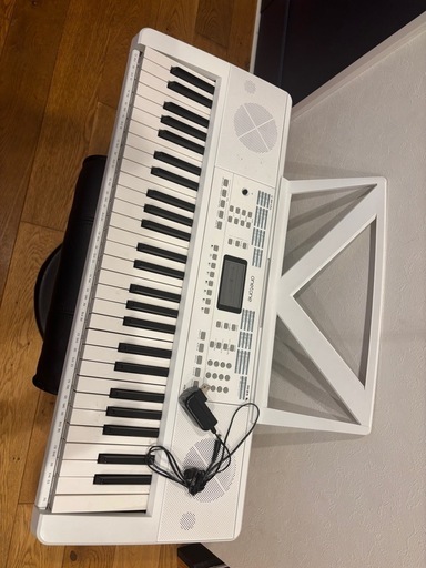 電子キーボード　ホワイト　白　鍵盤　ピアノ