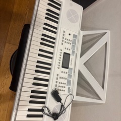 電子キーボード　ホワイト　白　鍵盤　ピアノ　