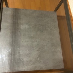 ガラステーブルの画像