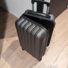 キャリーケース　ブラック