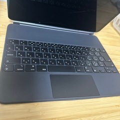 iPad Pro 第3世代 12.9インチ  64GB マジックキーボード付き　画面割れありの画像