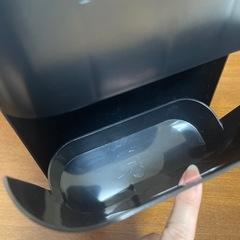 ブラックプラスチック コロコロ収納 ゴミ箱の画像