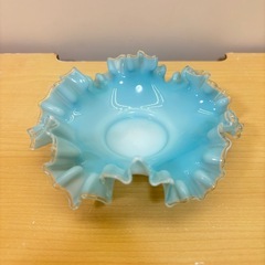 大正ガラス　乳白色　フリル皿　ミルクガラス　吹きガラス　骨董品