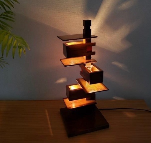 タリアセン４ ウォルナット仕上げ　フランクロイドライト