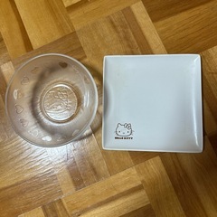 ハローキティ食器セットの画像