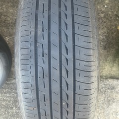 プリウスタイヤ&ホイール&ホイールキャップ2本
の画像