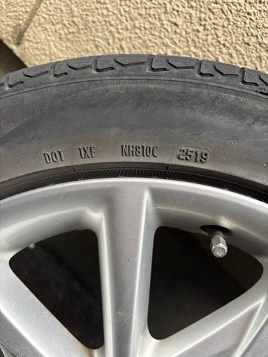 トヨタプリウスα 17インチ 純正 ホイール タイヤ -ナット20個付属します