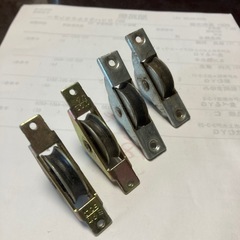 DIYなどに　戸車4個まとめての画像