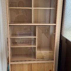本棚や食器棚に