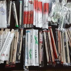 割りばし紙皿スプーンなどの画像