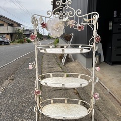 花柄の棚