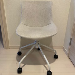 オフィスチェア　キャスター付き