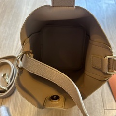 ハンドバッグ　肩紐2点＋除菌液ケース付きの画像
