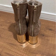 ZARA ショートブーツの画像