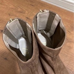 ZARA ショートブーツの画像