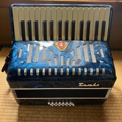 ご覧の青い🎵アコーディオンお譲り致します‼️の画像