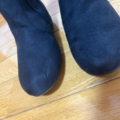 黒ブーツの画像