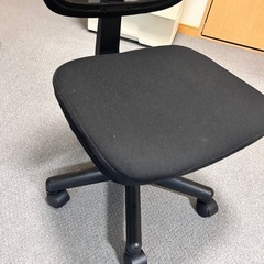 学習机(本棚付き)と椅子の画像