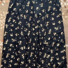 earth花柄スカート