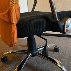 高さ調節可能なデスク用チェアの画像
