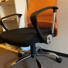 高さ調節可能なデスク用チェア