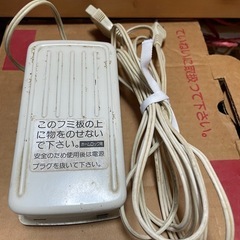 ロックミシン(2本糸縁かがりぬいミシン)の画像