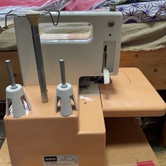 ロックミシン(2本糸縁かがりぬいミシン)の画像