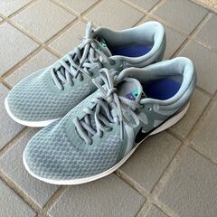 美品★NIKEナイキ★スニーカー★23.5cm★子供用でし…
