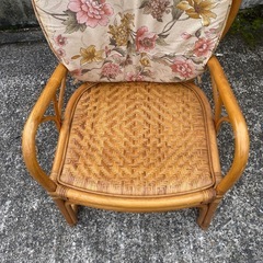 ラタン 花柄クッション椅子 大きな籐の肘掛け付き椅子 ビンテージ 木製