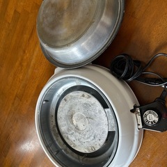 電気鍋。使いこなしている鍋なのでテフロン効果はないですが鍋物にはとっても重宝していますの画像