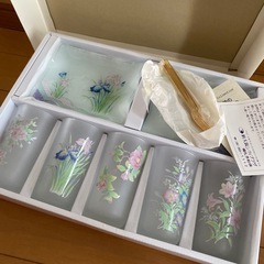 新品グラス、皿、フォークセット
