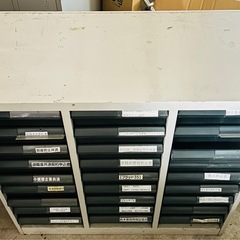 【最終価格】 コクヨ KOKUYO S-A323F1N オフィスキャビネット 収納家具 書庫 トレーキャビネット A4の画像