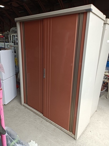 八5678【TAKUBO】物置き　鍵あり　外形寸法　幅　1490㎜ 奥行き530㎜(屋根580㎜) 高さ1900㎜ タクボ物置