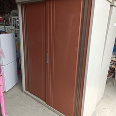 八5678【TAKUBO】物置き　鍵あり　外形寸法　幅　1490...