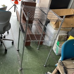 スチールラック　中サイズ　ぐらつきあり　中古