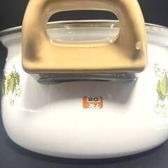 【R695】未使用品/MARUBISHI/マルビシ/ホーロー/両手鍋//おたま/鍋つかみ付/オリーブ/ホーロー鍋/昭和レトロ/鍋/2.7Lの画像