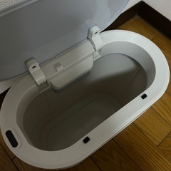 【値下げ中】センサーゴミ箱　電池付き
の画像