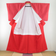 紬 着物 縞に幾何学模様 赤色ｘ白色 袷 広衿 絹 仕立て上がり着物 身丈154cm 【キモノオフ野々市若松店】の画像